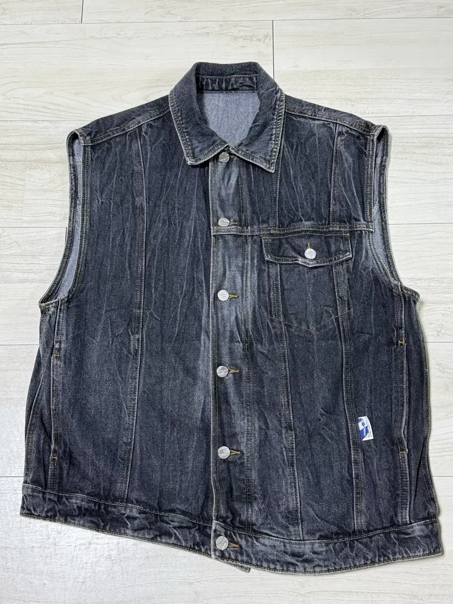 아더에러 ash line vest